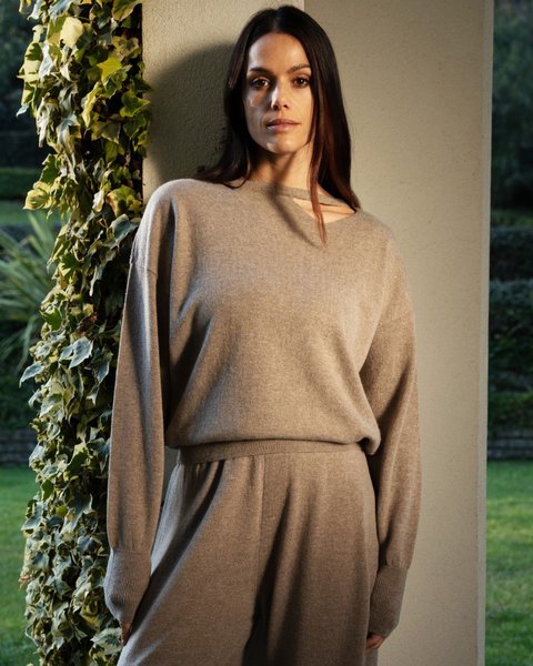 Maglia donna con dettaglio scollo in lana merinos e cashmere